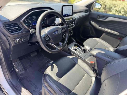 Used 2022 Ford Escape SE AWD/4WD image 3