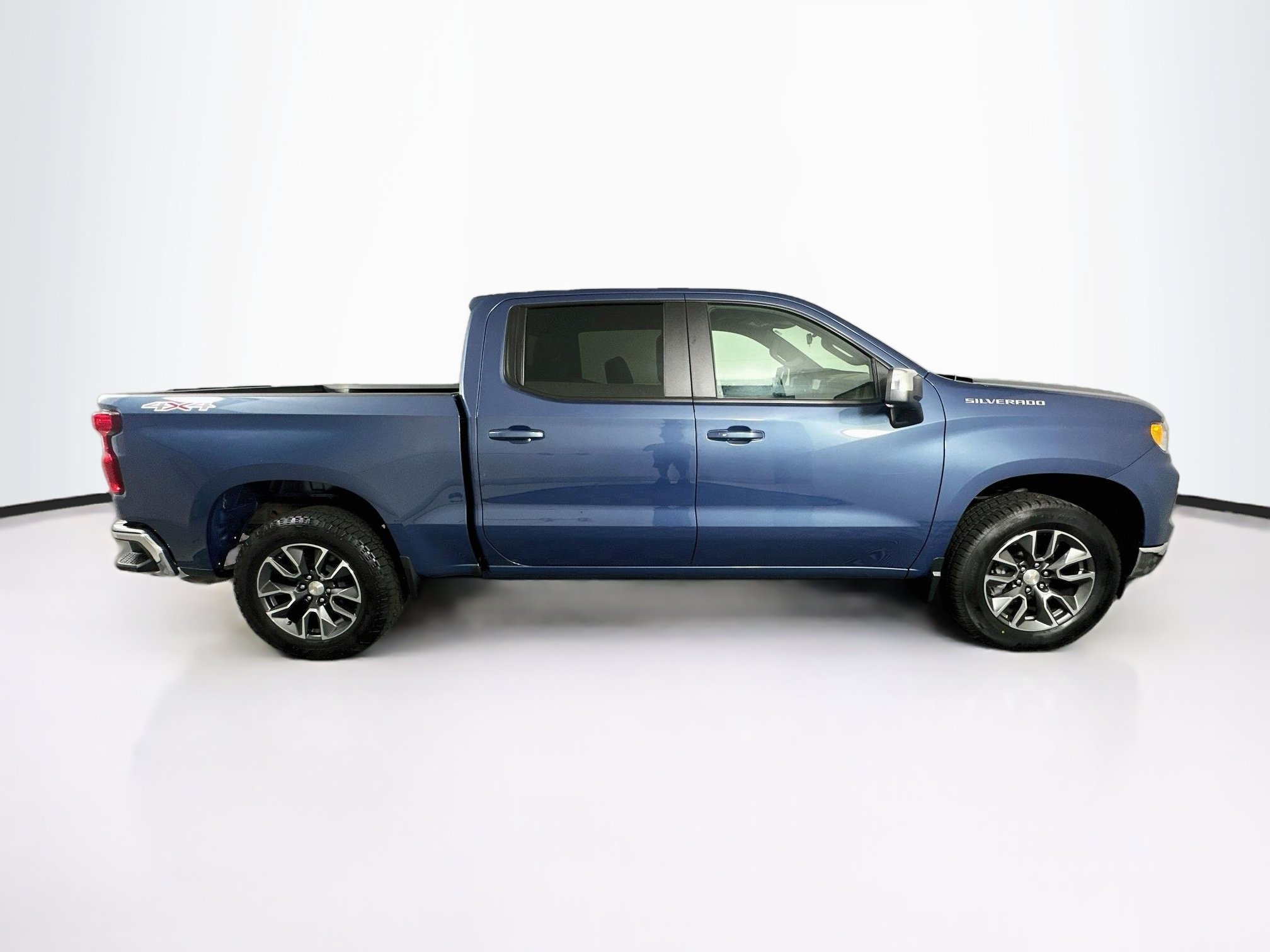 Used 2024 Chevrolet Silverado 1500 LT AWD/4WD image 10