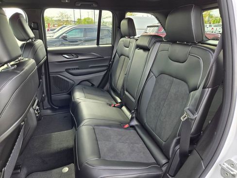 New 2025 Jeep Grand Cherokee Altitude image 12