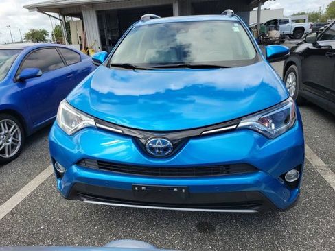 Used 2017 Toyota RAV4 XLE w/ Convenience Package AWD/4WD image 9