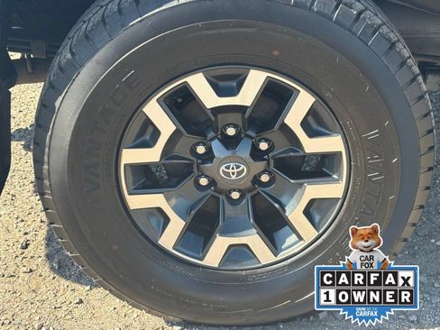 Used 2022 Toyota Tacoma TRD Off-Road AWD/4WD image 10