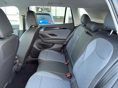 New 2025 Volkswagen Tiguan SE image 13