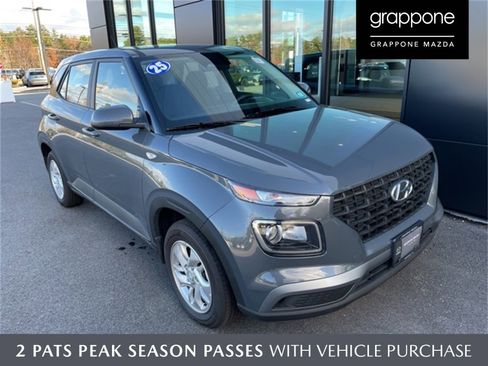 Used 2025 Hyundai Venue SE image 1