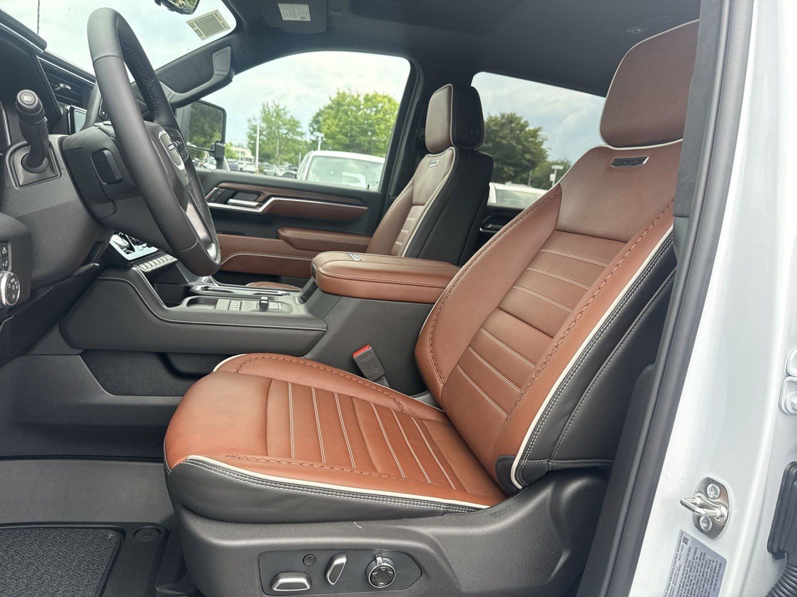 New 2026 GMC Sierra 3500 Denali Ultimate AWD/4WD image 11