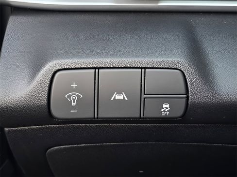 Used 2023 Hyundai Elantra SEL image 24