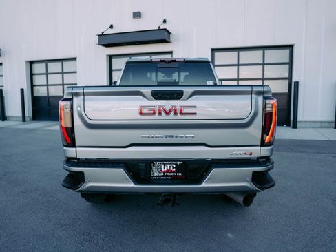 Used 2024 GMC Sierra 3500 AT4 w/ Technology Package AWD/4WD image 6