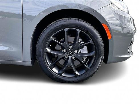 Used 2023 Chrysler Pacifica Limited w/ S Appearance Package image 34