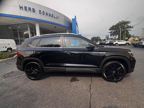 Used 2023 Volkswagen Taos SE w/ Black Wheel Package AWD/4WD image 8