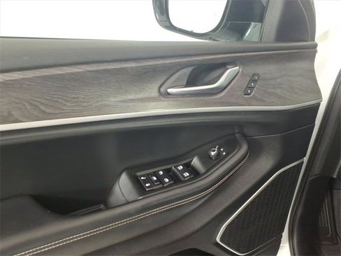 Used 2021 Jeep Grand Cherokee L Limited image 10