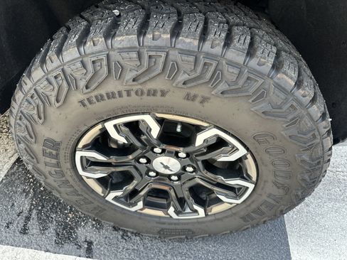 Used 2024 Chevrolet Silverado 1500 ZR2 w/ Technology Package AWD/4WD image 6