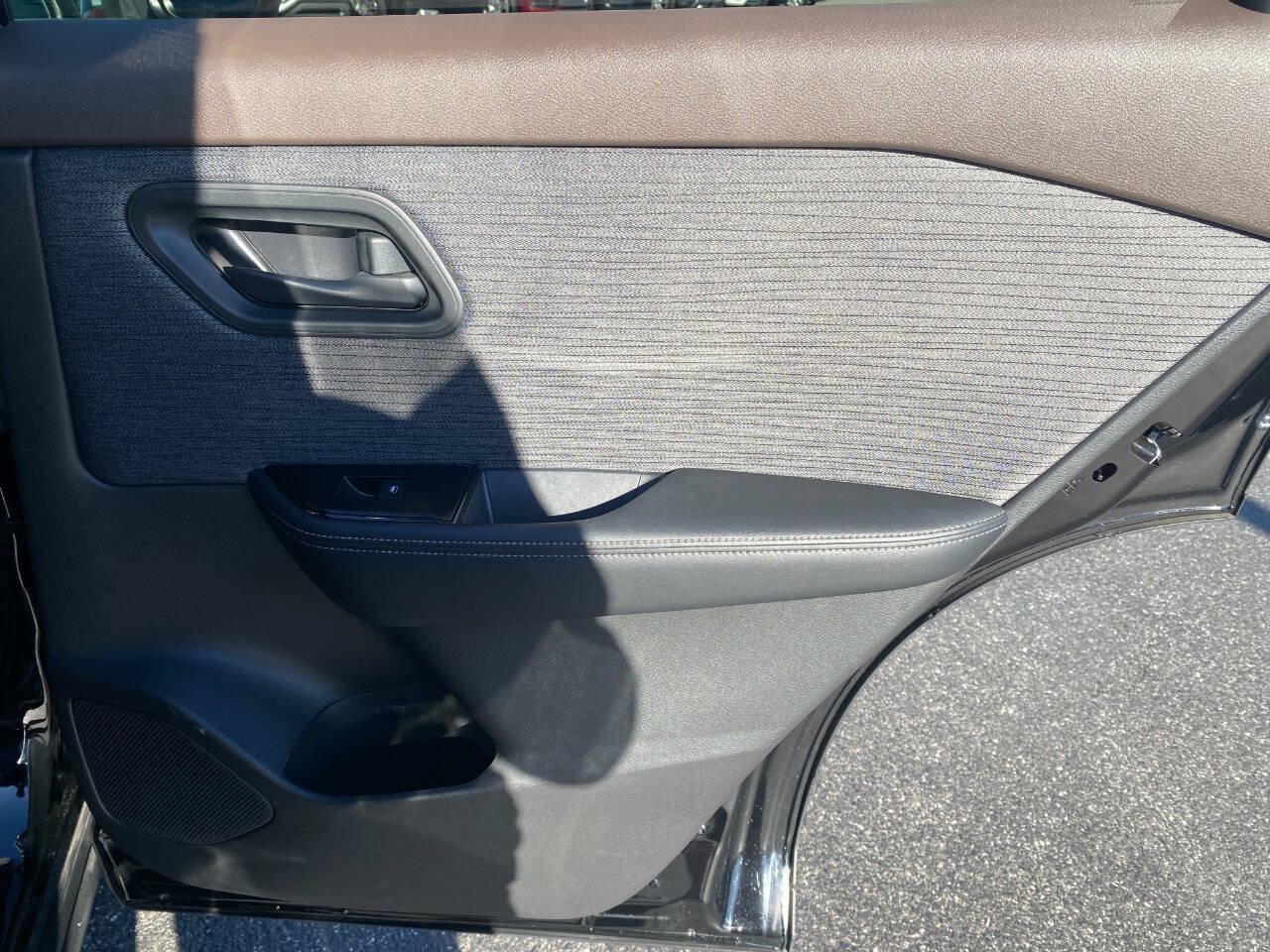 Used 2022 Nissan Rogue S AWD/4WD image 27