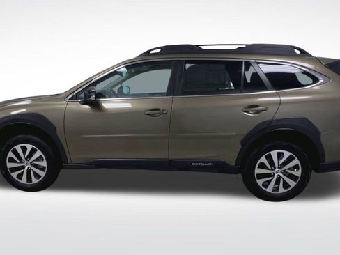 Used 2025 Subaru Outback Premium image 6