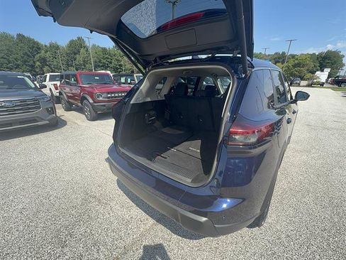 Used 2024 Nissan Rogue SV AWD/4WD image 6