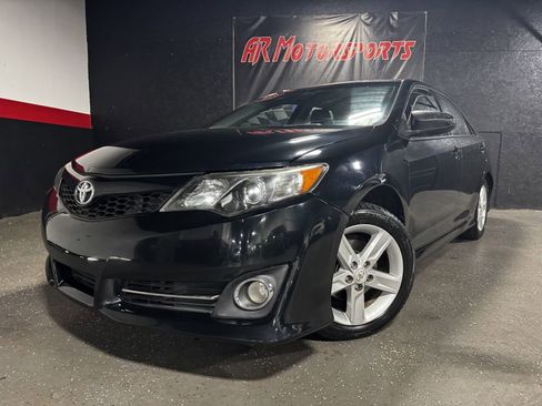 Used 2012 Toyota Camry SE FWD image 1