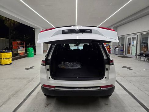 New 2025 Jeep Grand Cherokee Laredo w/ Luxury Tech Group I RWD image 33