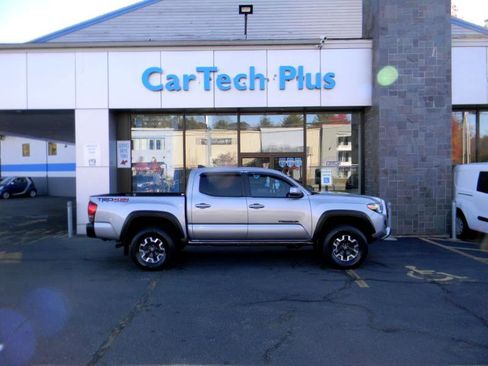 Used 2017 Toyota Tacoma TRD Off-Road image 5