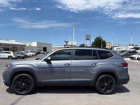 Used 2023 Volkswagen Atlas SE w/ Black Wheel Package AWD/4WD image 6