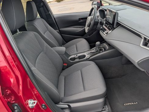 Used 2025 Toyota Corolla LE FWD image 8