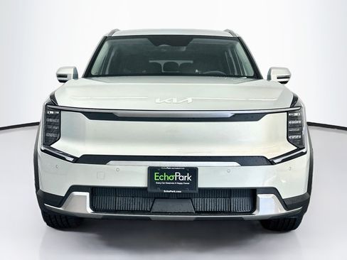 Used 2024 Kia EV9 Wind AWD/4WD image 2