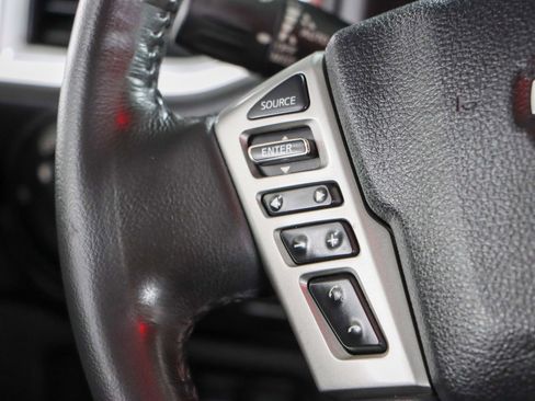 Used 2017 Nissan Titan SV AWD/4WD image 14