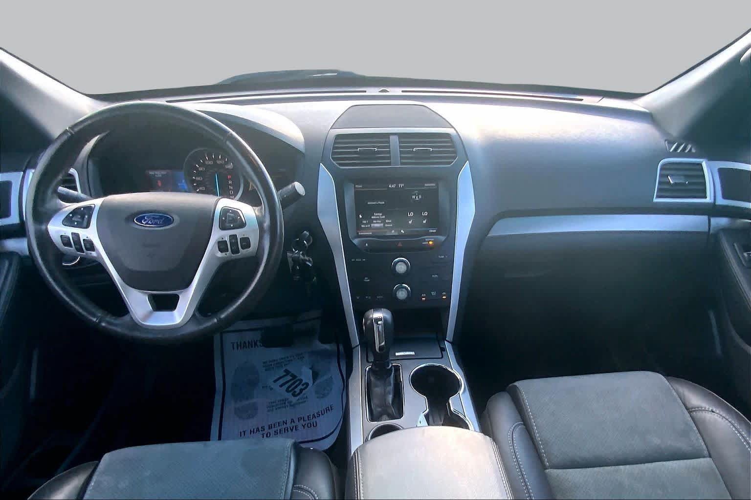 Used 2015 Ford Explorer XLT w/ Equipment Group 202A FWD image 16