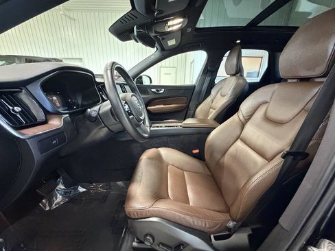 Used 2023 Volvo XC60 B5 Plus AWD/4WD image 10