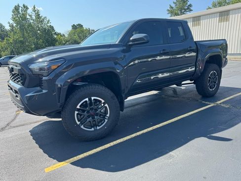 Used 2025 Toyota Tacoma TRD Sport AWD/4WD image 9