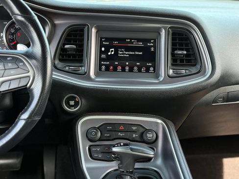 Used 2019 Dodge Challenger R/T w/ Driver Convenience Group RWD image 18