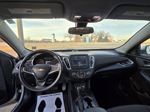 Used 2017 Chevrolet Malibu LT image 16