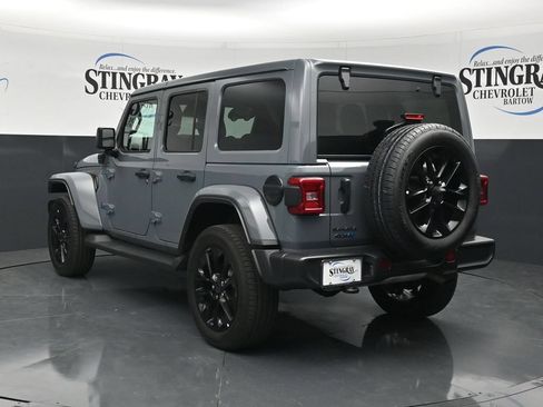 Used 2025 Jeep Wrangler Unlimited Sahara AWD/4WD image 6