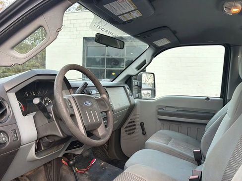 Used 2012 Ford F250 XL w/ Snow Plow Prep Pkg image 19