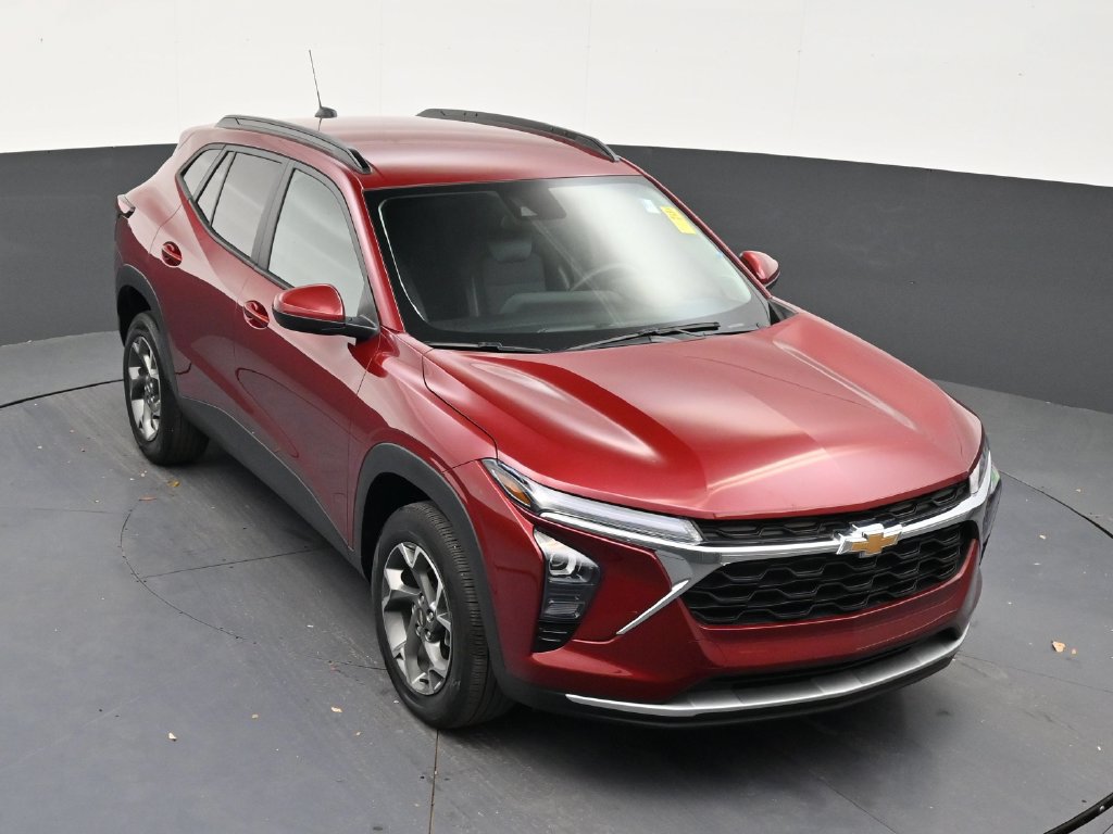 Used 2025 Chevrolet Trax LT FWD image 18