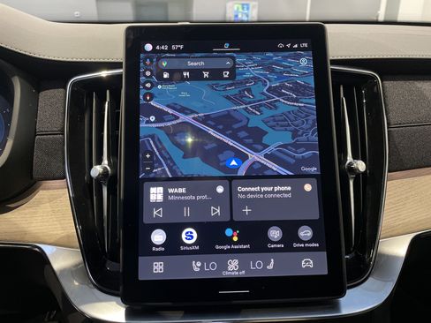 Used 2025 Volvo XC90 B6 Plus image 24