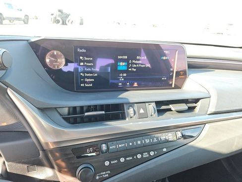 Used 2019 Lexus ES 350 w/ Luxury Package image 18