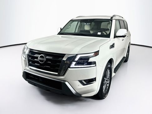 Used 2024 Nissan Armada SL w/ Captain's Chairs Package AWD/4WD image 3