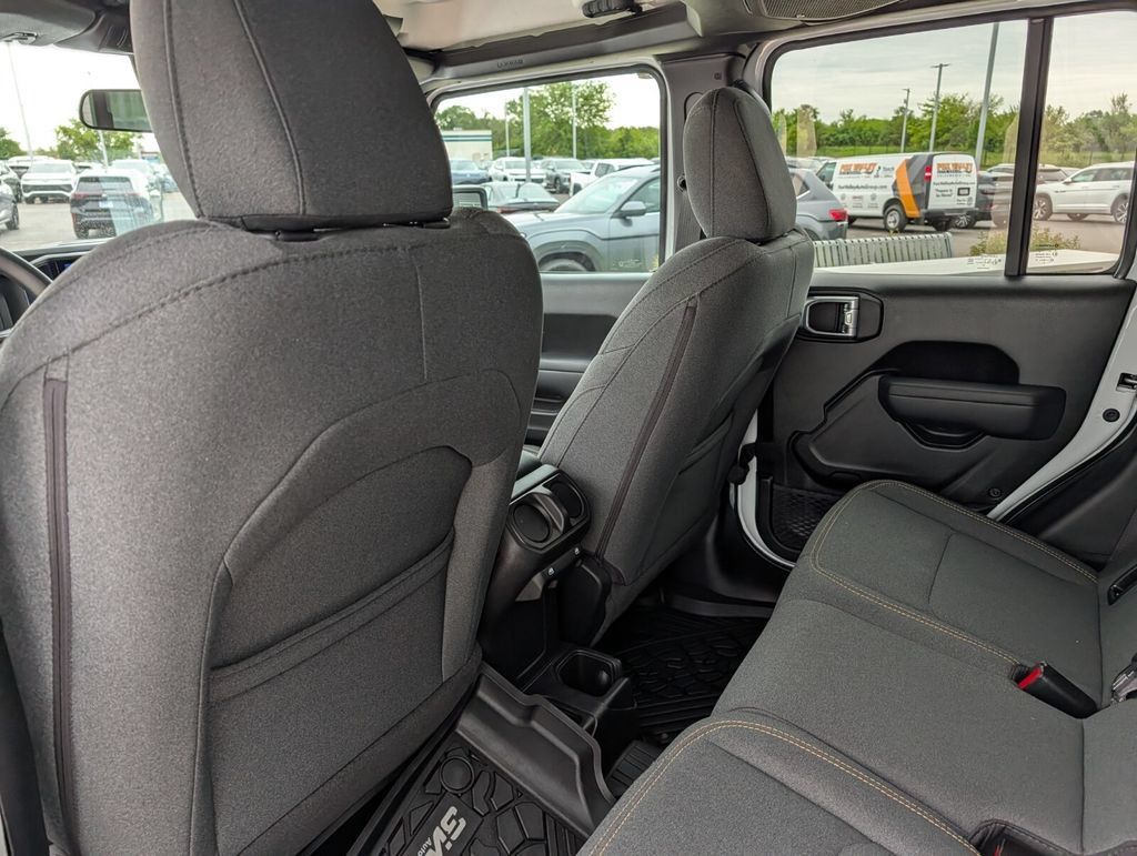 Used 2025 Jeep Gladiator Sport AWD/4WD image 13