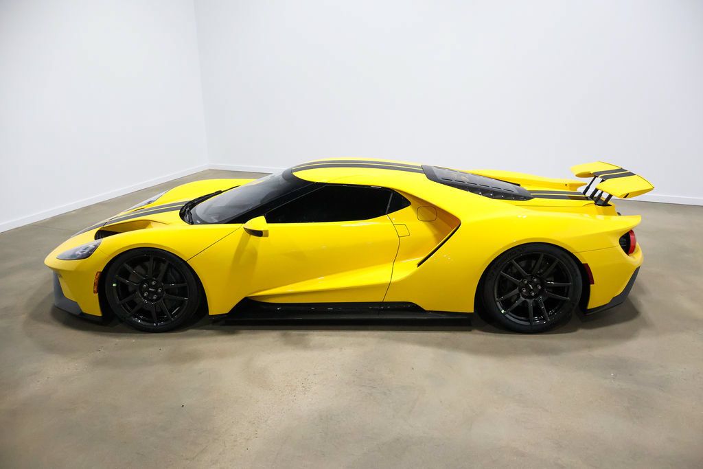 Used 2020 Ford GT Carbon Series RWD image 21