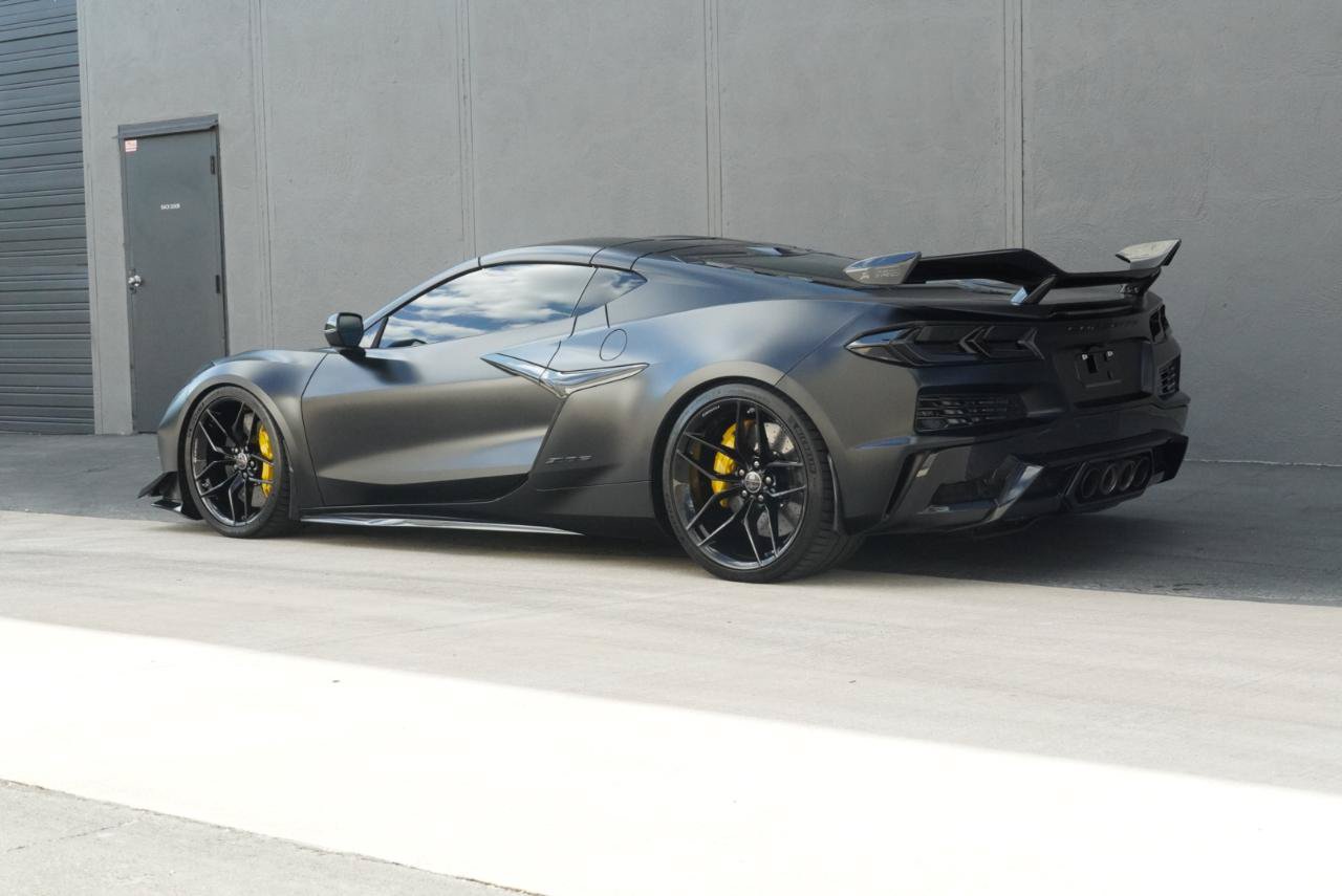 Used 2025 Chevrolet Corvette Z06 w/ Z07 Performance Package RWD image 5