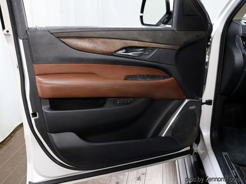 Used 2017 Cadillac Escalade ESV Premium Luxury image 26