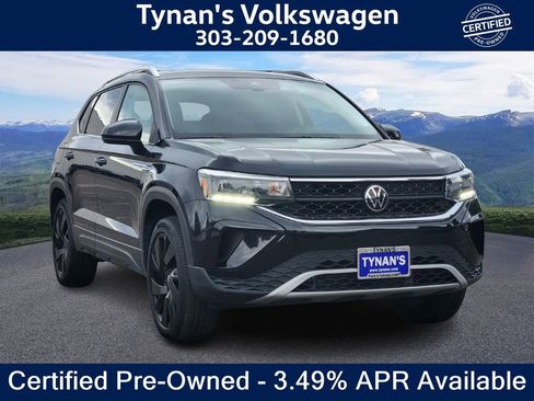 Certified 2024 Volkswagen Taos SE image 1