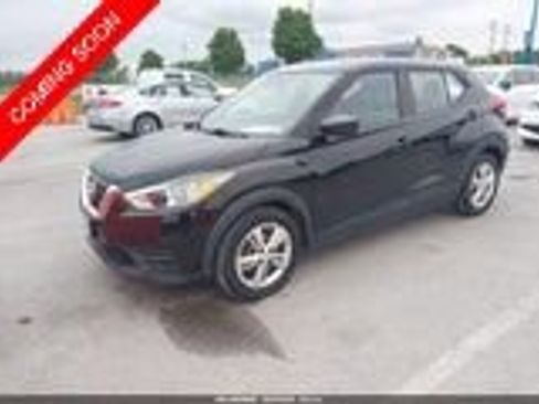 Used 2020 Nissan Kicks S FWD image 2