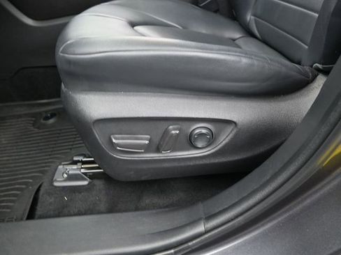 Used 2022 Toyota Highlander XLE FWD image 13