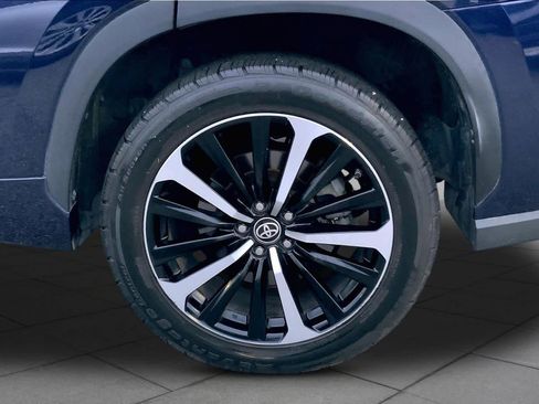 Used 2022 Toyota Highlander XSE FWD image 11