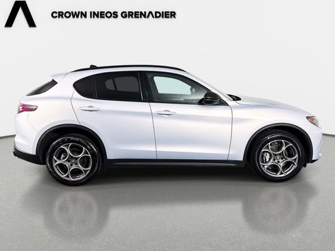 Used 2025 Alfa Romeo Stelvio Sprint AWD/4WD image 4