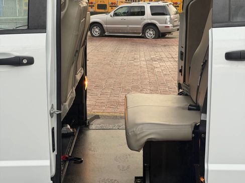 Used 2019 Dodge Grand Caravan SE w/ Power Convenience Group I FWD image 17