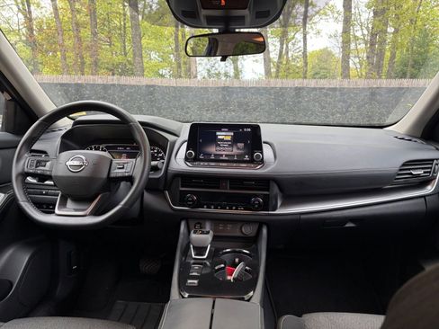 Used 2025 Nissan Rogue SV FWD image 35