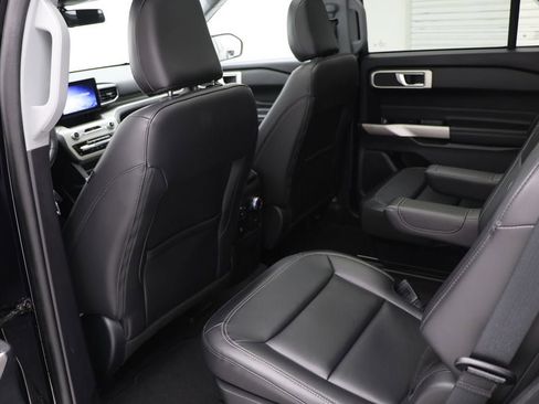 Used 2022 Ford Explorer XLT w/ Equipment Group 202A image 11