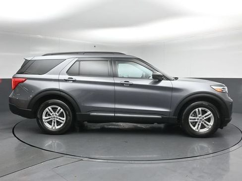 Certified 2022 Ford Explorer XLT w/ Class IV Trailer Tow Package AWD/4WD image 8