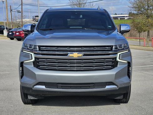 Used 2024 Chevrolet Suburban Premier image 2