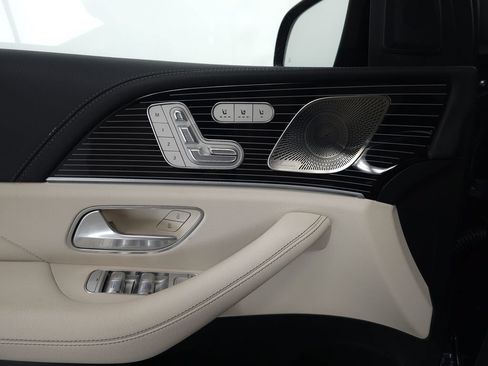 Used 2025 Mercedes-Benz GLE 450e 4MATIC w/ AMG Line Exterior image 6
